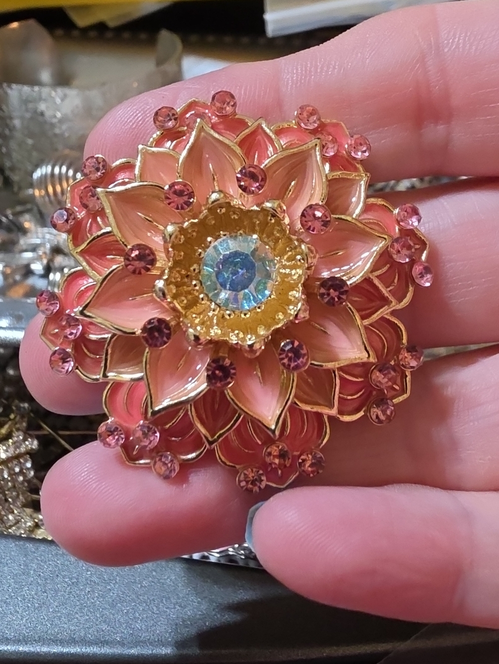 A9- Gorgeous Pink Floral Crystal Statement Brooch!